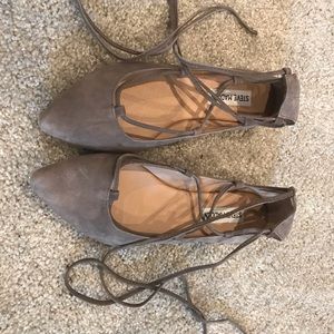 Steve Madden Eleanorr Swede laceup flats